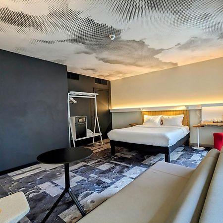 Отель Ibis Lviv Center Экстерьер фото