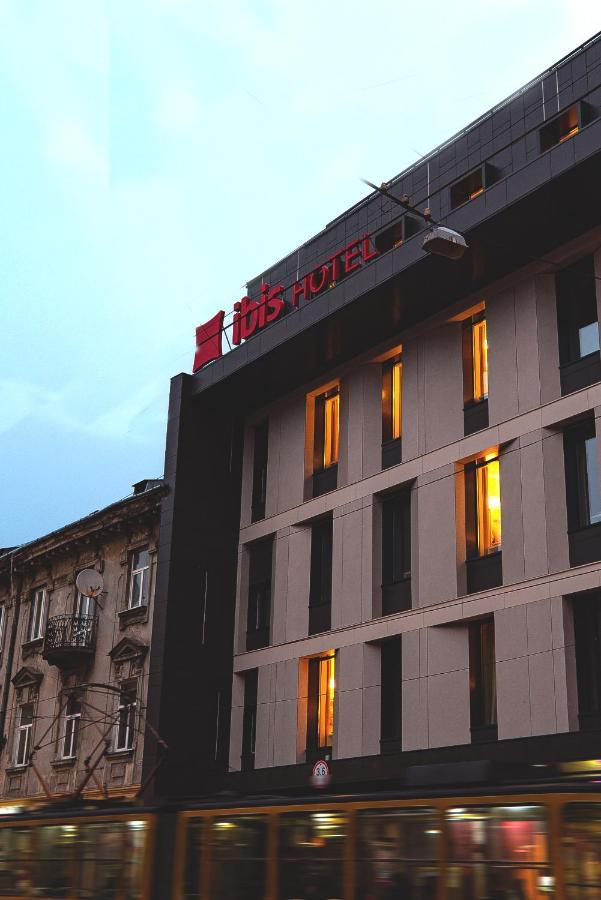 Отель Ibis Lviv Center Экстерьер фото