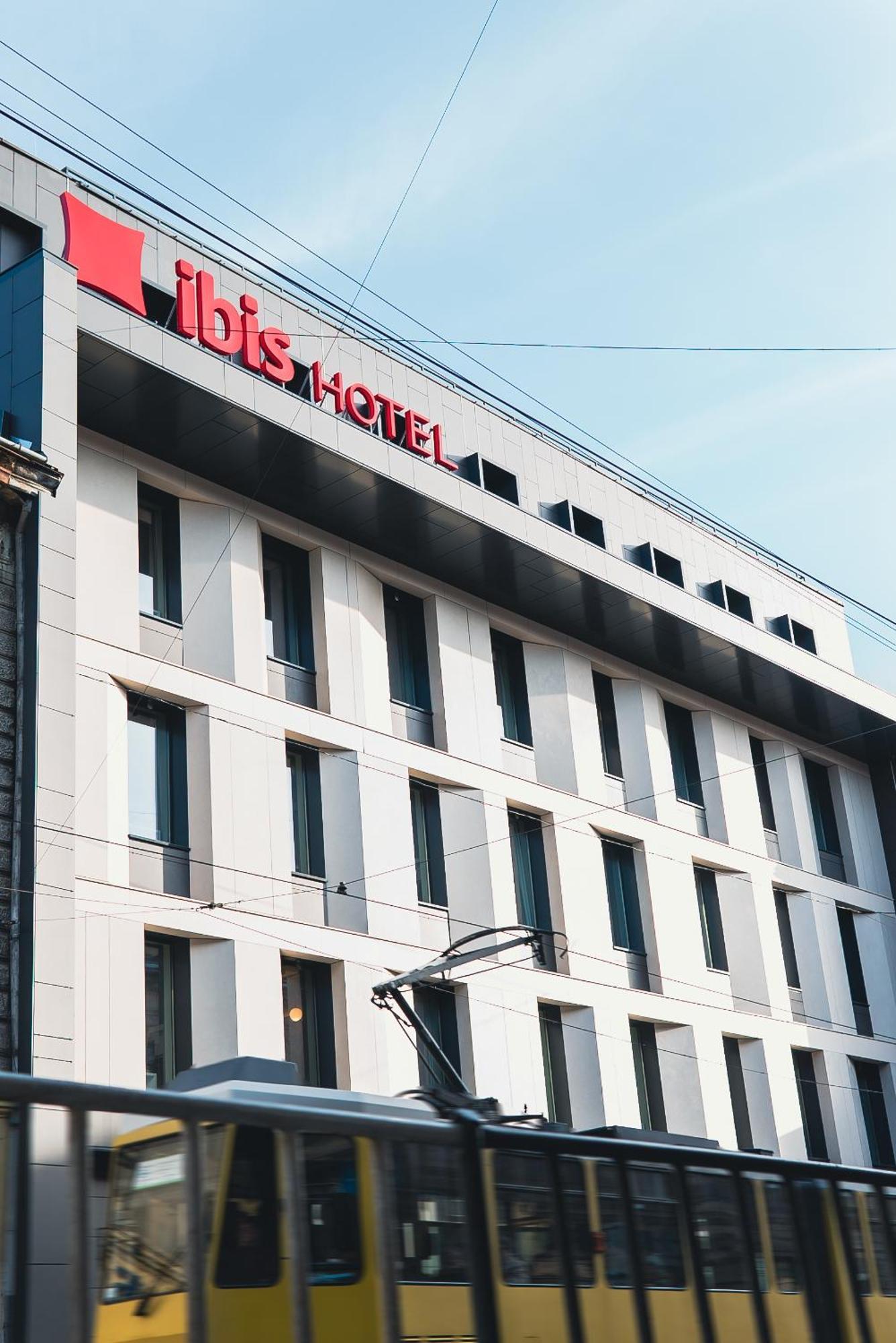 Отель Ibis Lviv Center Экстерьер фото